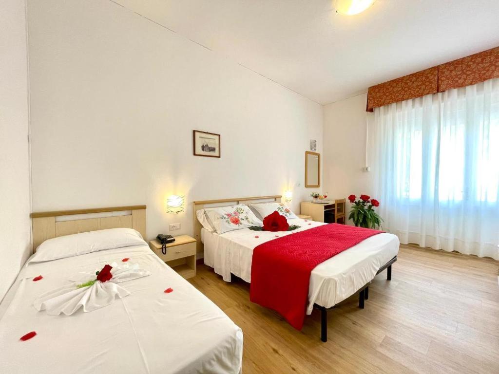 Hotel Trovatore Лидо ди Йезоло Екстериор снимка